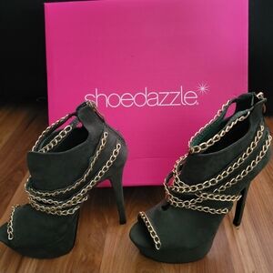 Brand: Scene Size:8 Women Color:Forest Green with gold chains.